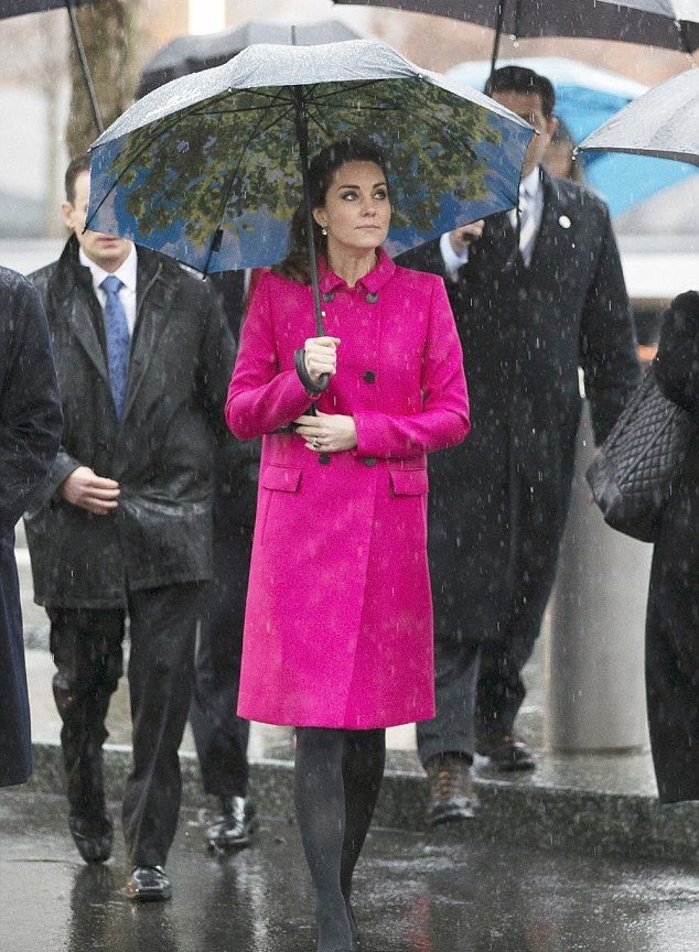 Кейт миддлтон с зонтом