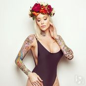 Очень много красивых фотосессий.