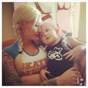 С милой дочкой.