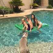 Часто мелькают снимки кота Peapig и собаки по клички Bella.