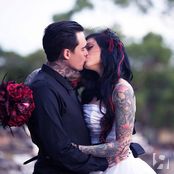 А это кадр со свадьбы. Очень антуражно, не так ли?