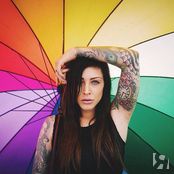 У Челси очень яркие татуировки.