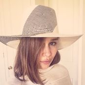 Эмилия Кларк в шляпе