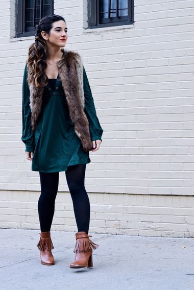 Жилет отлично смотрится с самым простым платьем