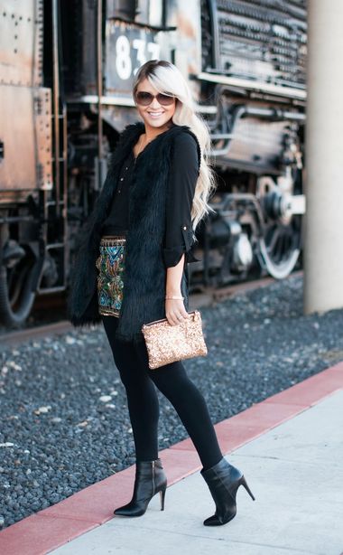 Главная вещь образа – это юбка, а жилет – лишь дополнение