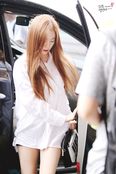 Участница группы Red Velvet Irene в классической белой рубашке