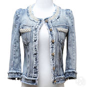 Стильно смотрится вышивка на куртке из денима