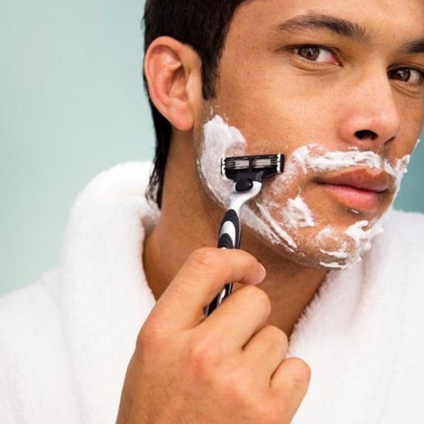 Как правильно наносить пену для бритья на лицо