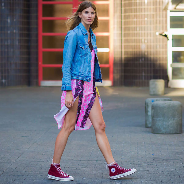 Как носить кеды и выглядеть стильно: 30 модных образов